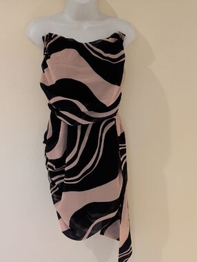 PrettyLittleThing Black and Cream Strapless dress